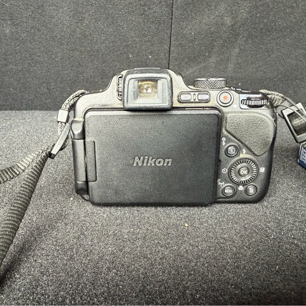 Nikon coolpix p600 camera with charger and battery